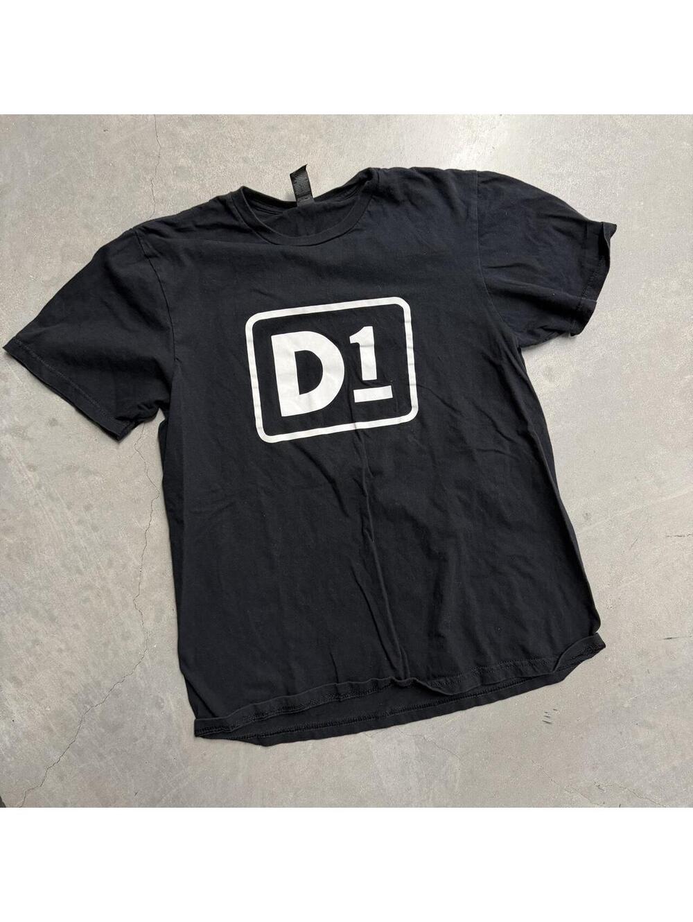 Y2K Men's Black Blank 'D1' Athletic Tee Sized Medium